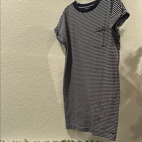 GAP Dresses & Skirts - GAP Black and White Casual Raglan Mini Dress